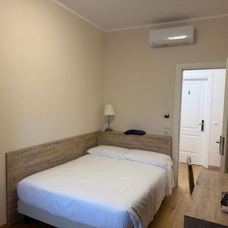 Guesthouse Central Station Group - Via Ponte Seveso 18 Milano Exteriör bild