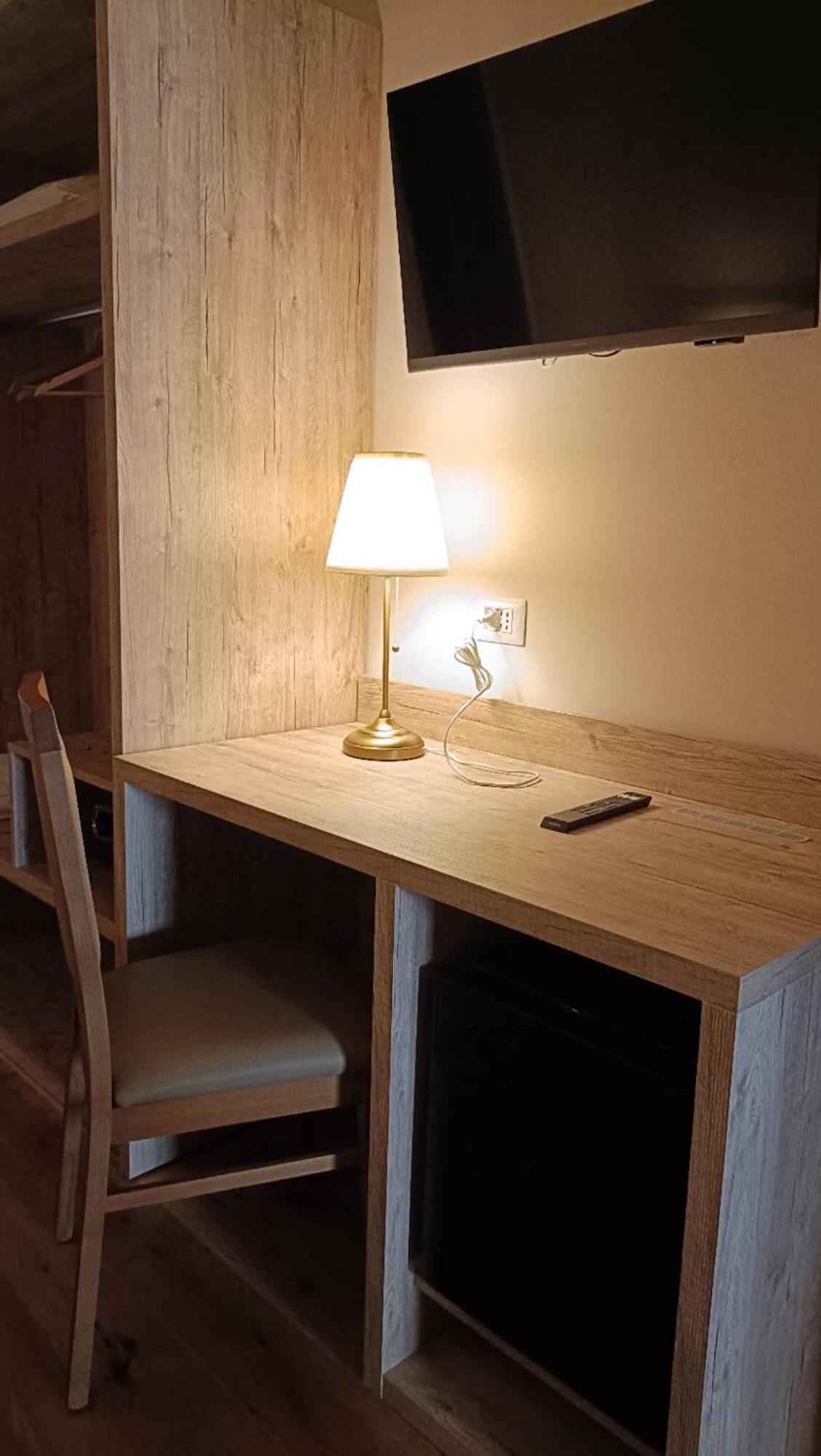 Guesthouse Central Station Group - Via Ponte Seveso 18 Milano Exteriör bild