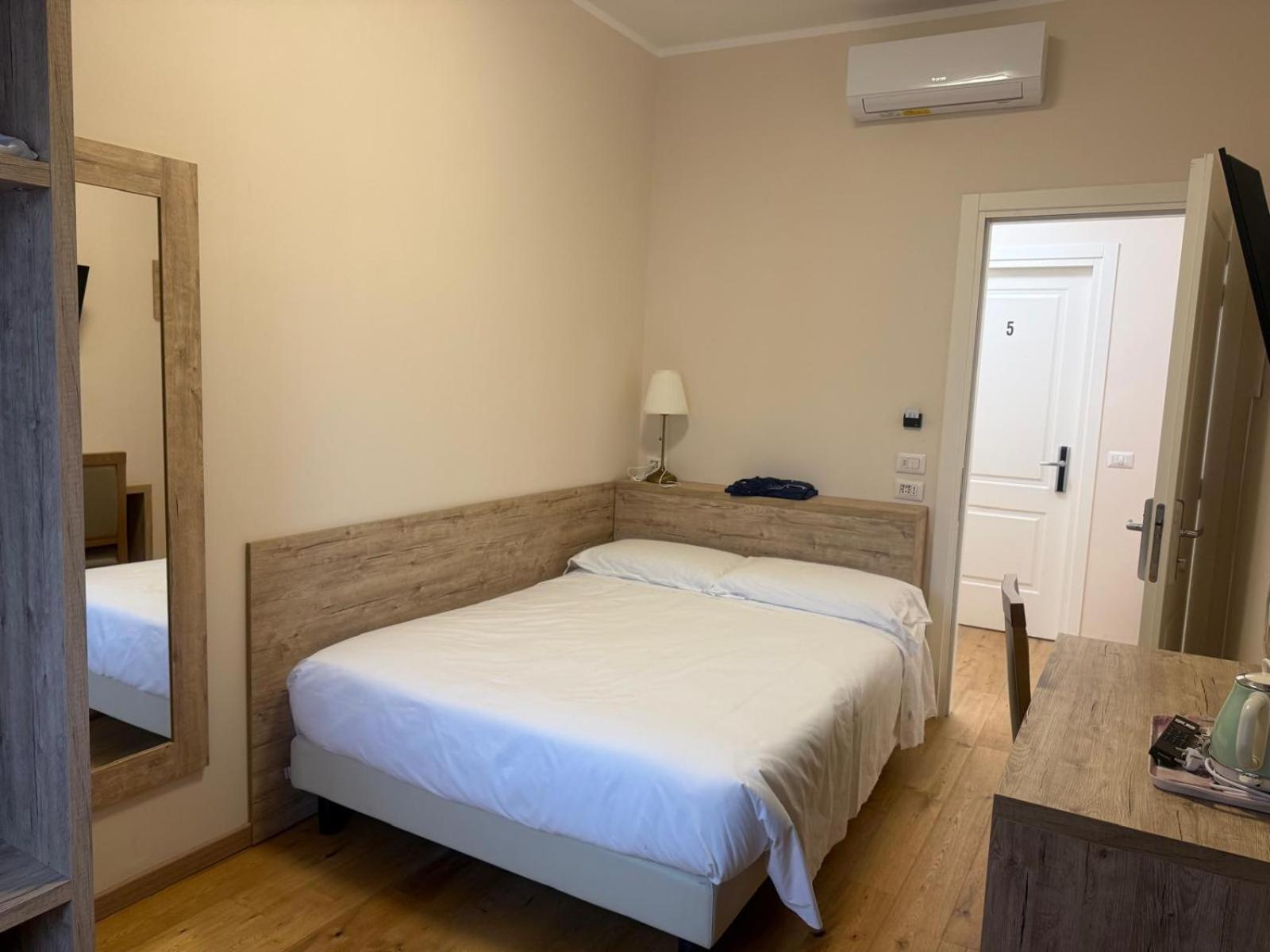 Guesthouse Central Station Group - Via Ponte Seveso 18 Milano Exteriör bild