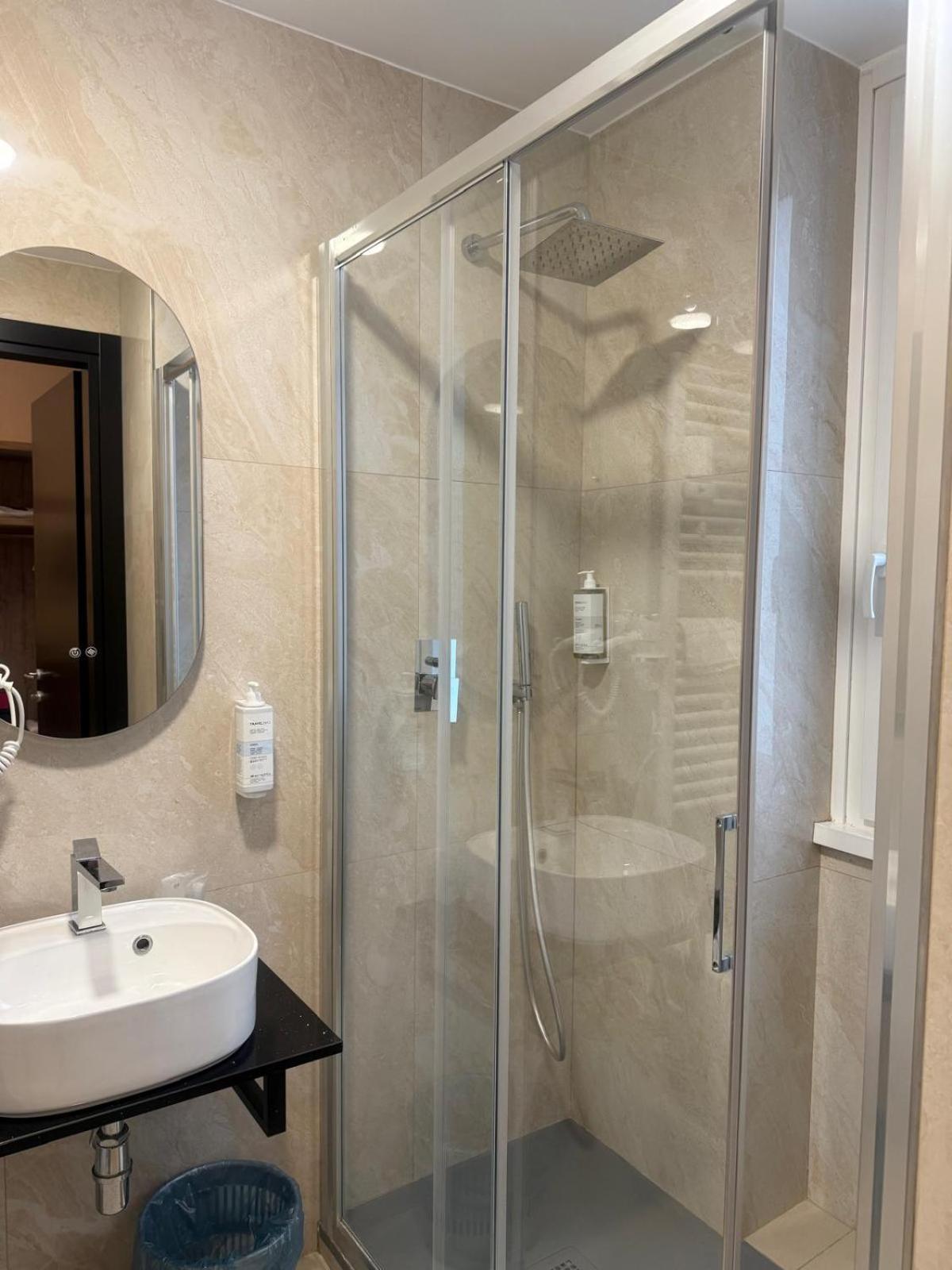 Guesthouse Central Station Group - Via Ponte Seveso 18 Milano Exteriör bild